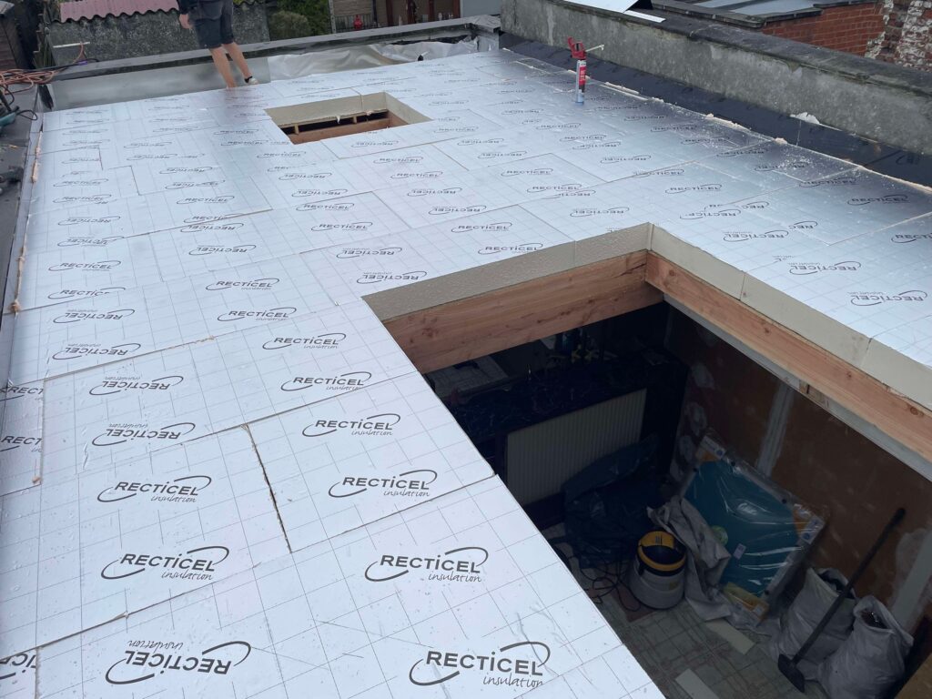 Isolation de plateforme par l'extérieur avec des panneaux de polyuréthene (Recticel)